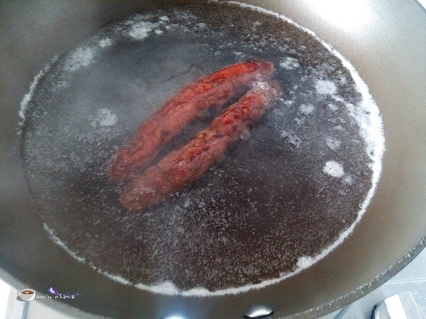 【儿童美食】香肠培根步骤3