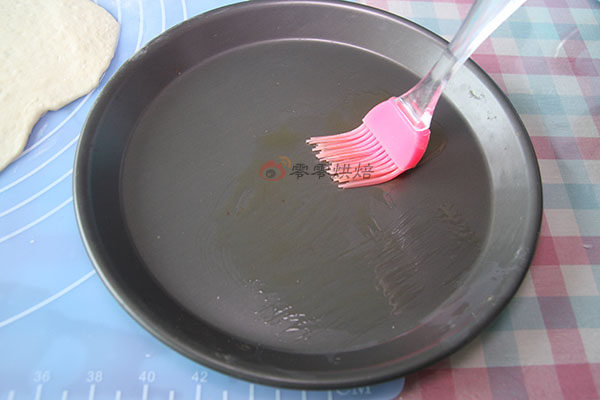 厚底鲜虾培根披萨步骤7