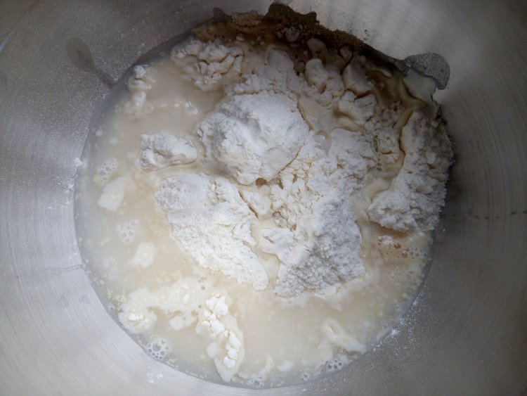 香菇海鲜脆皮披萨步骤2