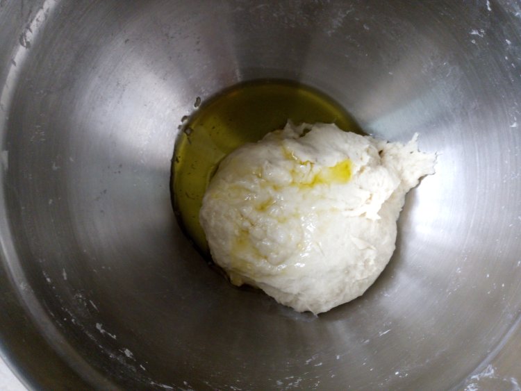 香菇海鲜脆皮披萨步骤3