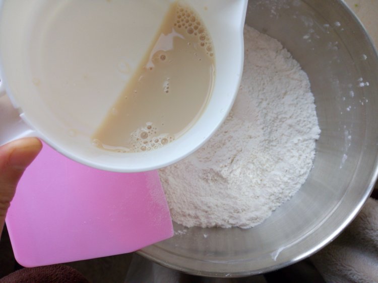 鸡腿花边巨无霸披萨步骤3