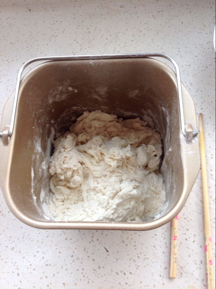 裙边蘑菇鲜虾披萨步骤4