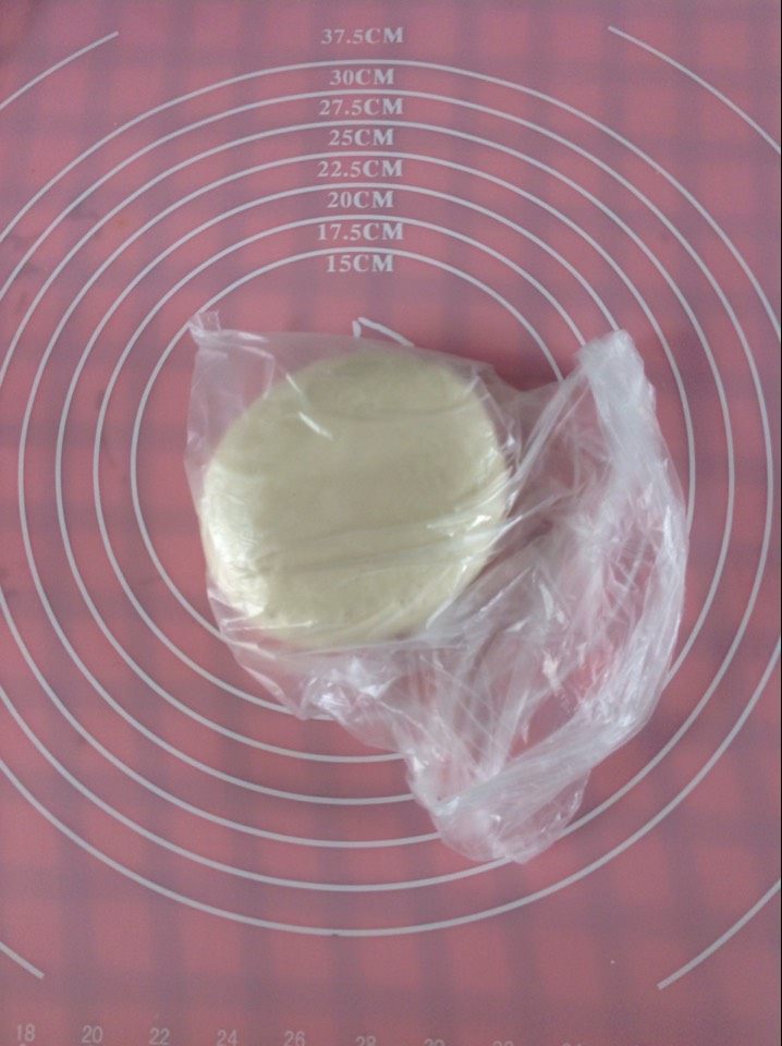 裙边蘑菇鲜虾披萨步骤10