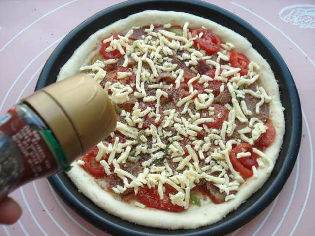 黑椒牛肉披萨步骤11