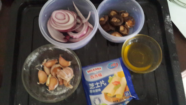原香烧烤鸡肉比萨步骤4