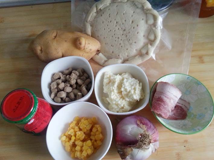 牛肉粒培根双味披萨步骤1