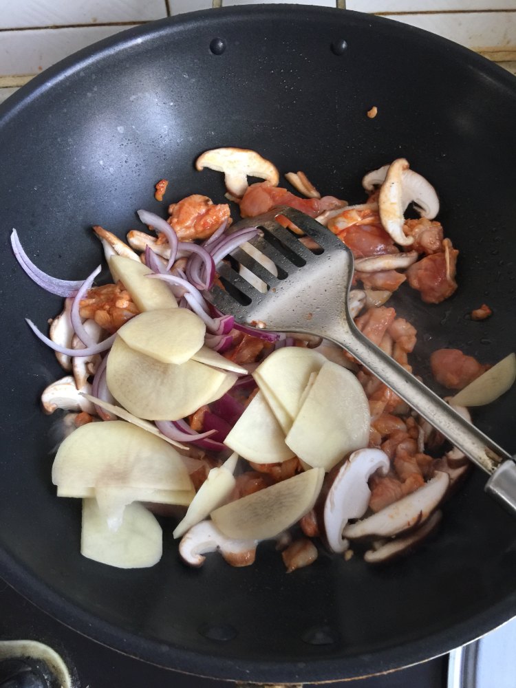 奥尔良烤鸡腿肉披萨步骤4