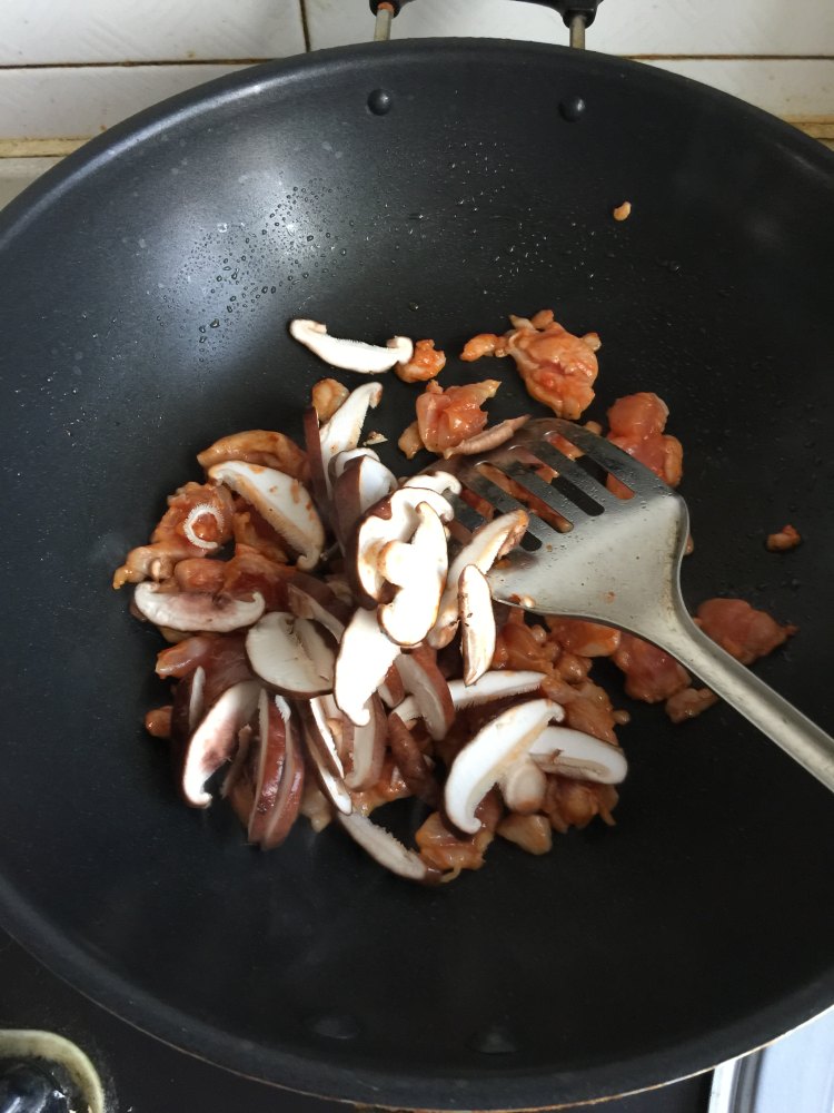 奥尔良烤鸡腿肉披萨步骤3