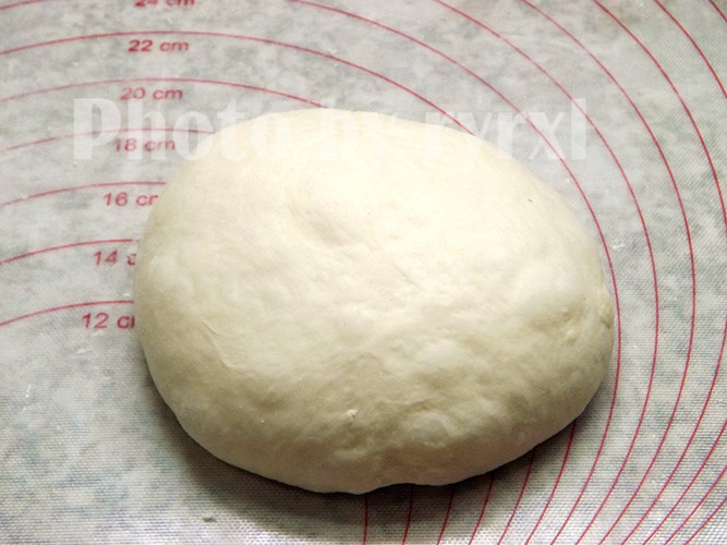 蘑菇培根厚底披萨步骤3