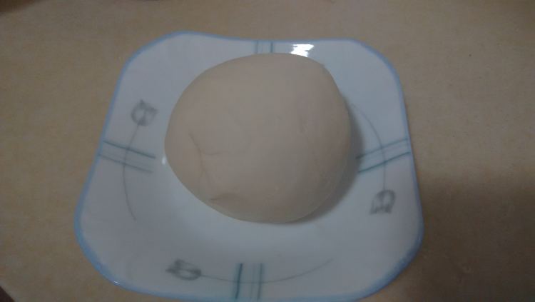 番茄火腿披萨步骤1