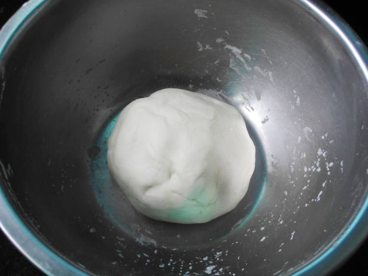 菠菜培根披萨步骤2
