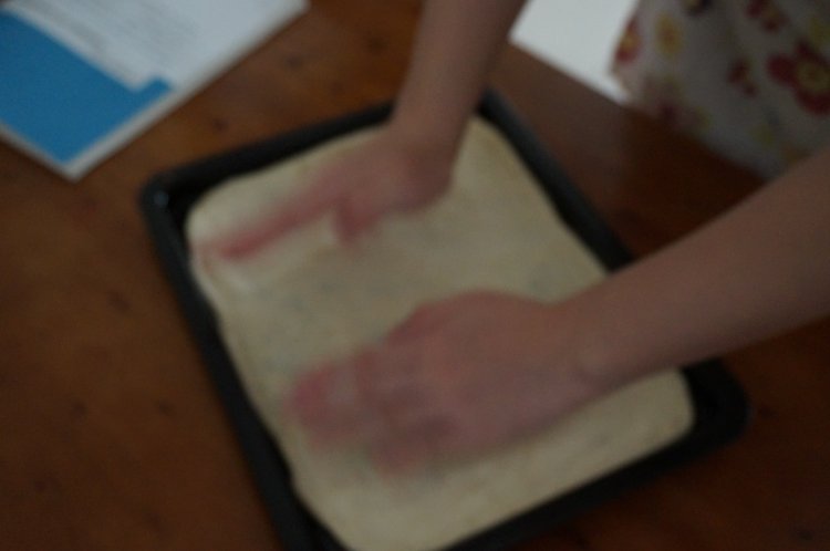 叉烧肉大虾双拼pizza步骤15
