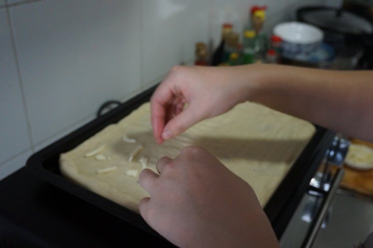 叉烧肉大虾双拼pizza步骤18