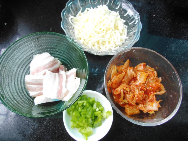 泡菜五花肉披萨步骤3