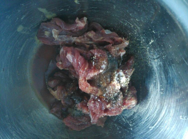黑椒牛肉厚底披萨步骤2 黑椒牛肉厚底披萨步骤2