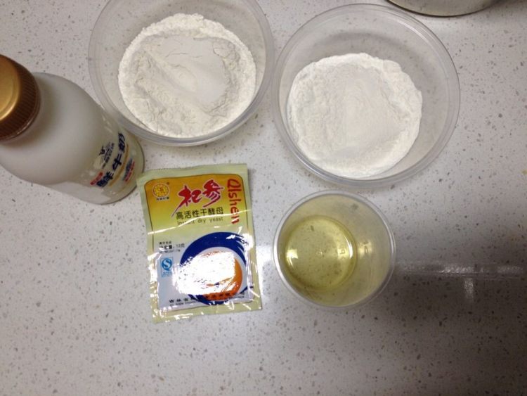 鲜虾火腿披萨步骤1