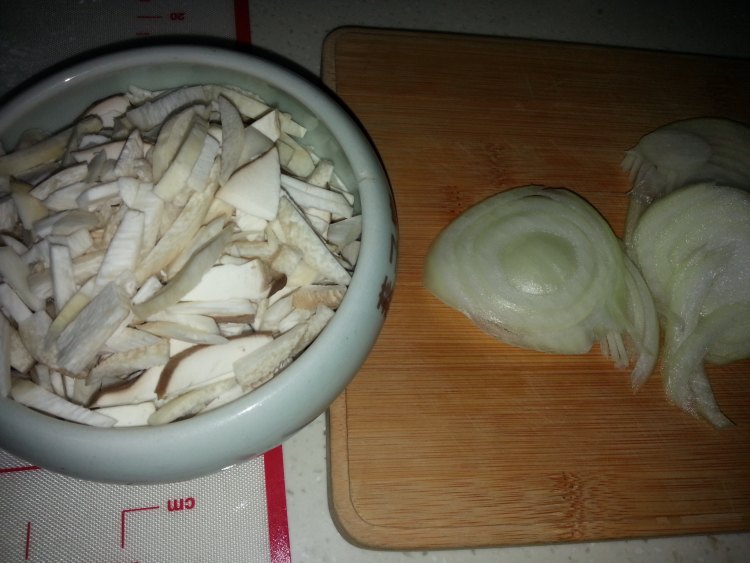 培根杏鲍菇马苏里拉披步骤3