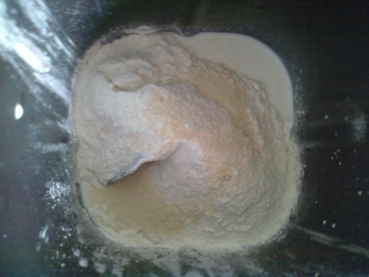 土豆火腿沙拉披萨步骤2