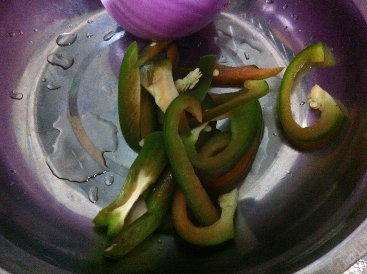 自制培根蘑菇披萨步骤3
