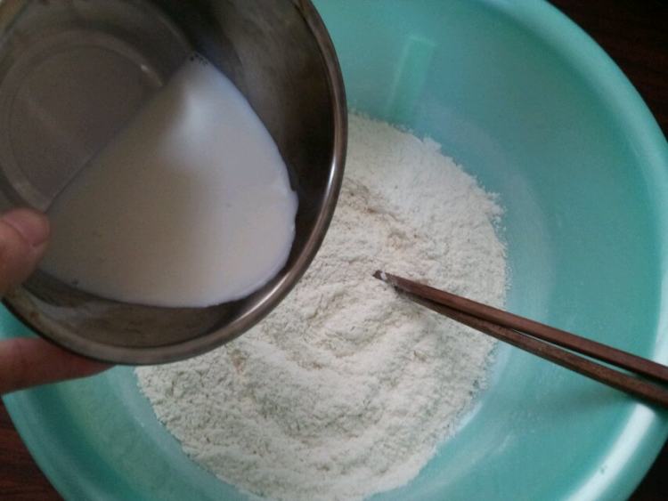风情火腿比萨步骤1