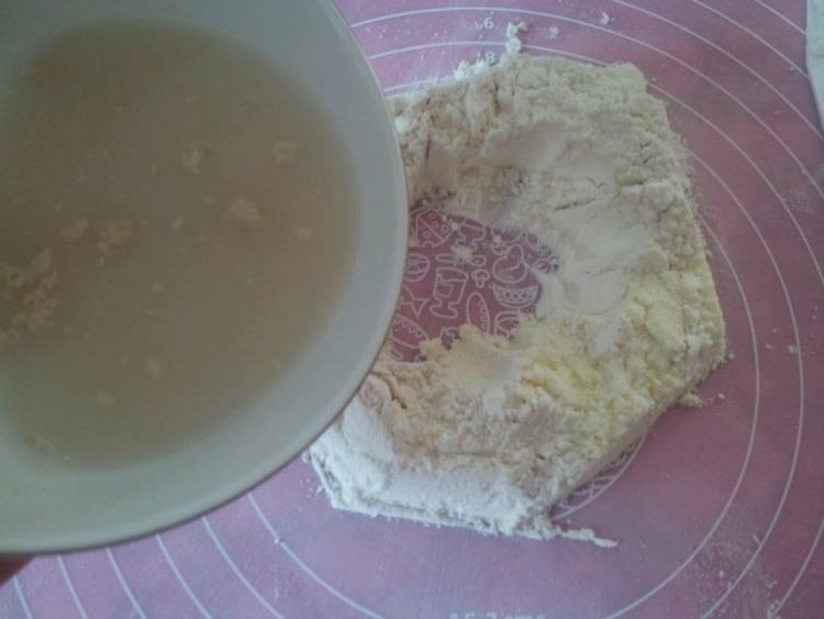 意式培根大虾比萨步骤2
