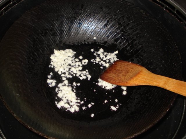腊肠鲜虾披萨步骤5