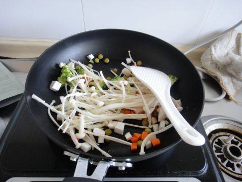 腊肠大虾批萨步骤6