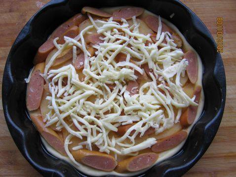 土豆脆肠披萨步骤6