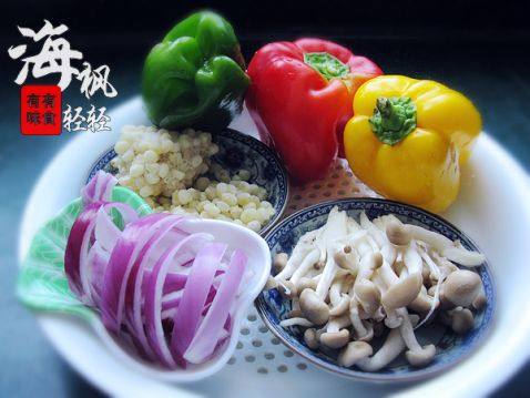 培根虾仁多彩椒披萨步骤1