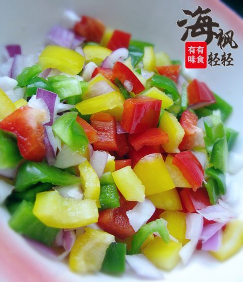 培根虾仁多彩椒披萨步骤3