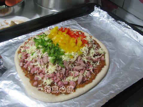 三色彩椒金枪鱼比萨步骤14