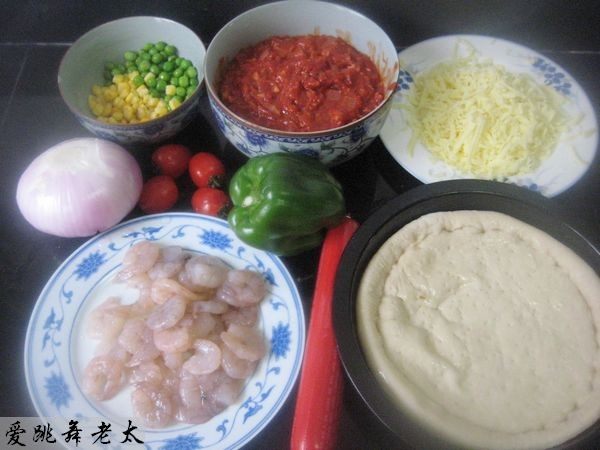 虾仁火腿肠比萨步骤1