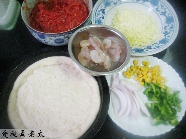 虾仁杂蔬比萨步骤1