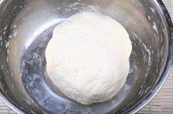 袖珍版小披萨步骤1