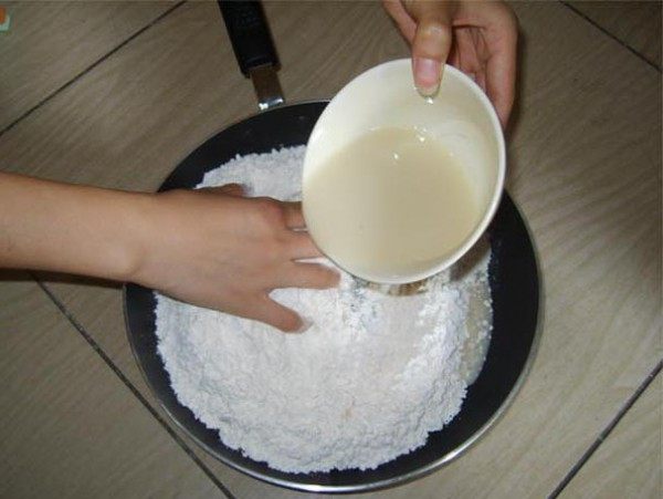 平底盘做“披萨”步骤2