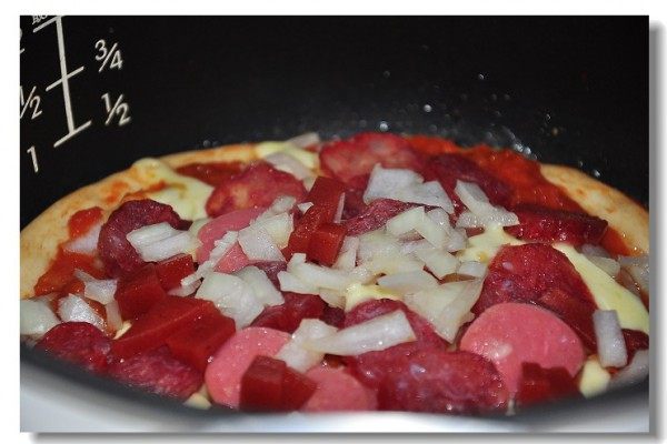 电饭锅腊肠批萨步骤3