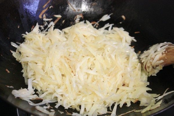 土豆饼底金枪鱼匹萨步骤1