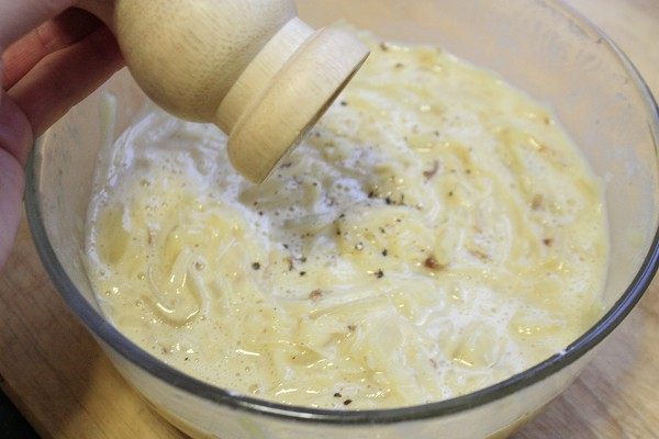土豆饼底金枪鱼匹萨步骤2