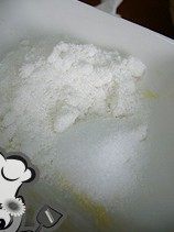 火腿香肠脆皮披萨步骤2