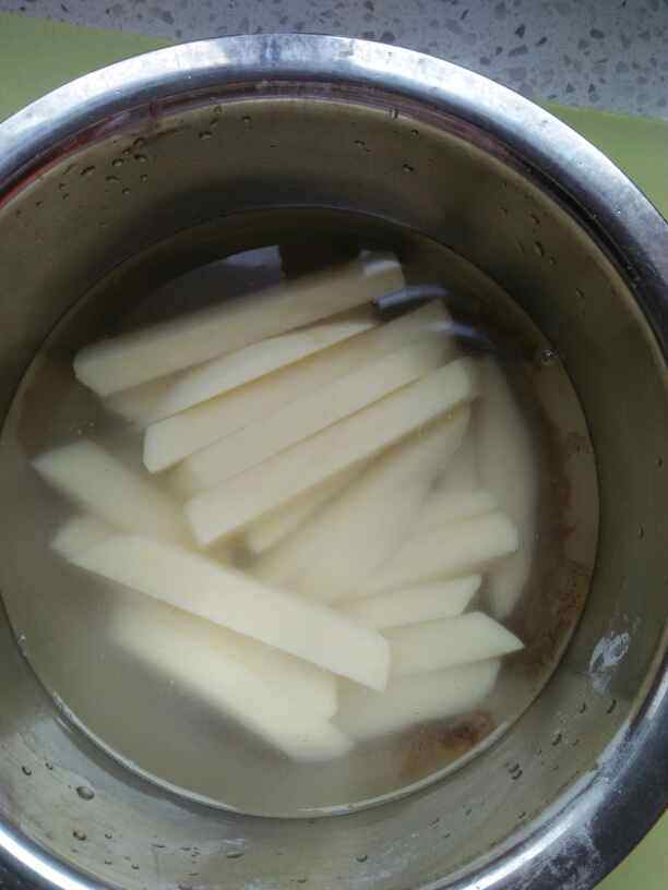 自制薯条步骤2