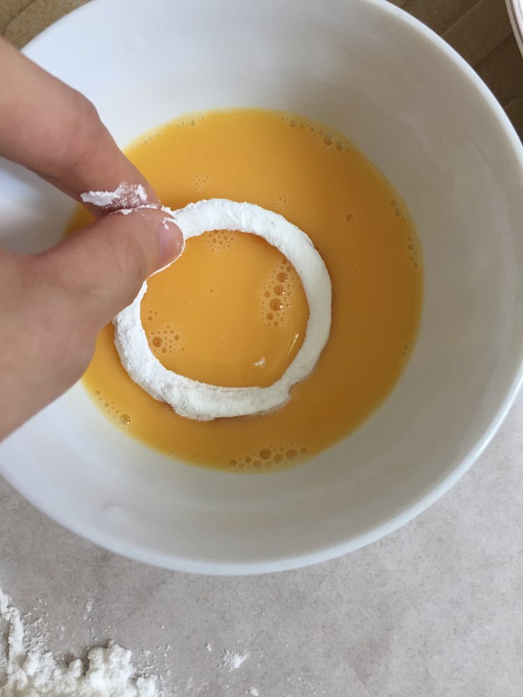 炸洋葱圈步骤4