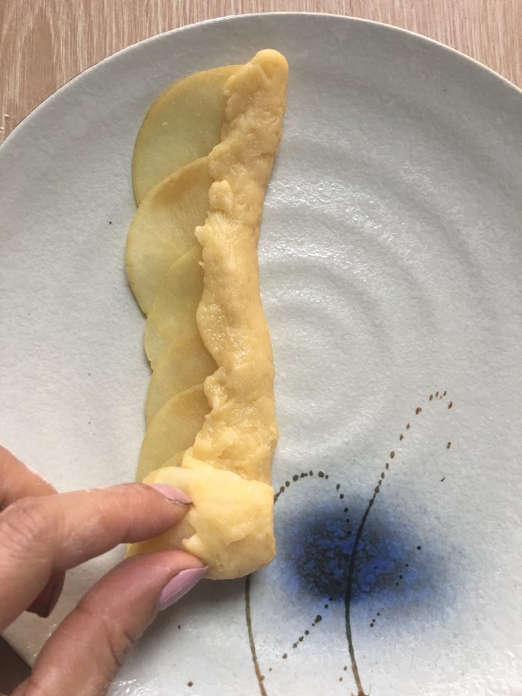 苹果玫瑰花步骤12