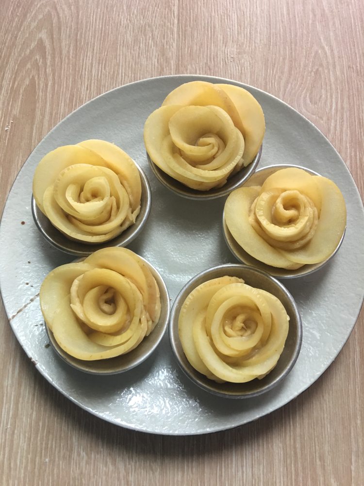 苹果玫瑰花步骤14