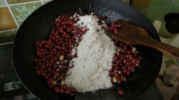 自制酥脆挂霜花生米步骤9