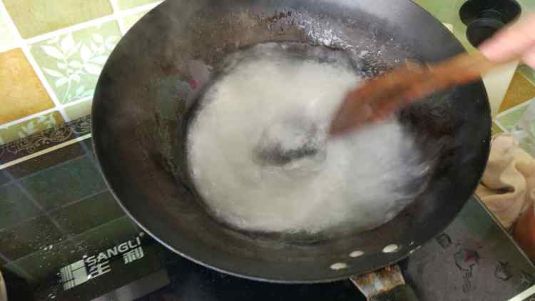 自制酥脆挂霜花生米步骤5