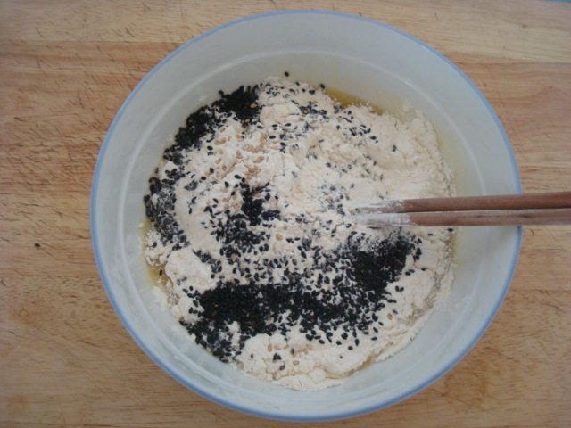 香酥芝麻咸馓子步骤2