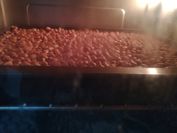 花生蔓越莓牛轧糖(面步骤1