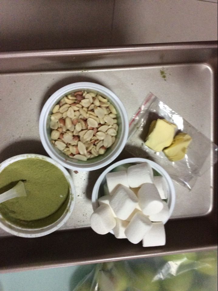 抹茶花生牛轧糖步骤2
