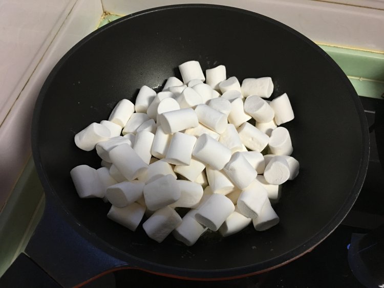 核桃芝麻蔓越莓牛轧糖步骤3