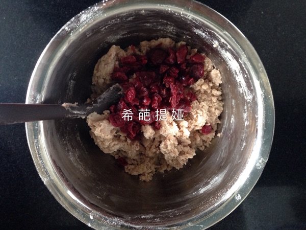 豆沙蔓越莓饼干步骤5